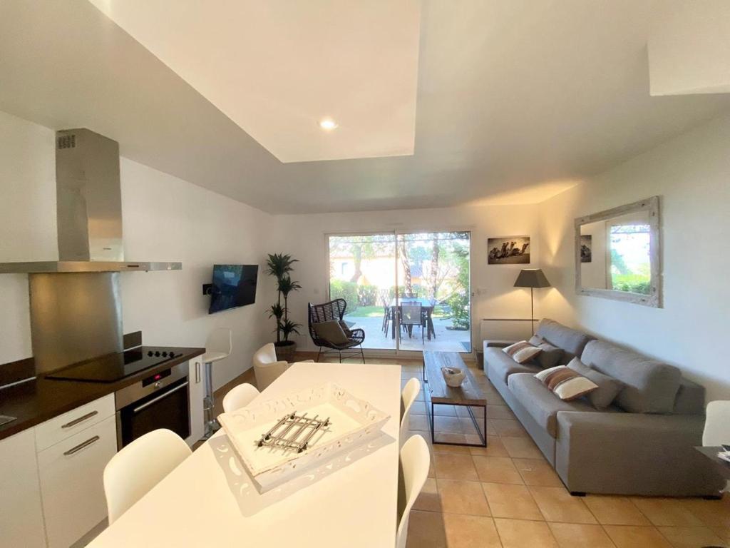 Villa Vue Mer Donnant Sur Le Golfe De St Tropez, 2 Chambres, 6 Pers, Piscine Commune Saint Tropez Bagian luar foto